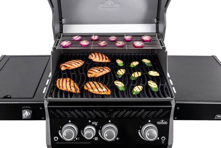 Napoleon Rogue Pro 425 Black 3 Burner BBQ Essential Bundle