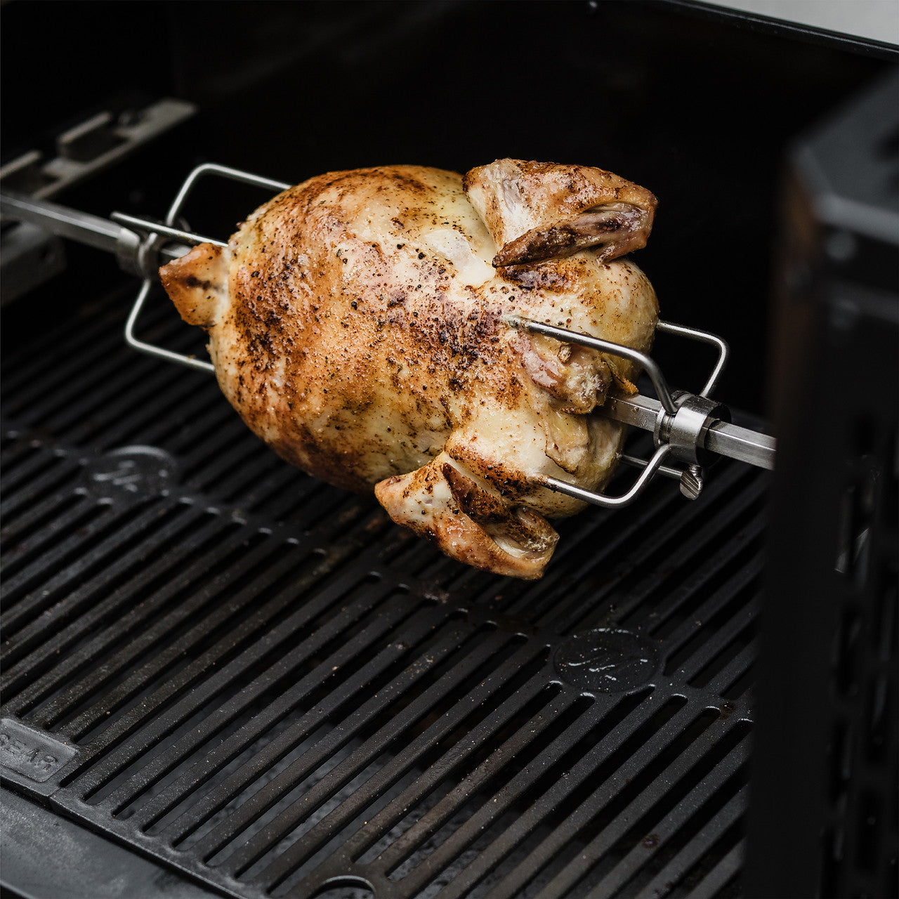 Masterbuilt Gravity Series 1150 Digital Charcoal BBQ + Smoker - Bundle