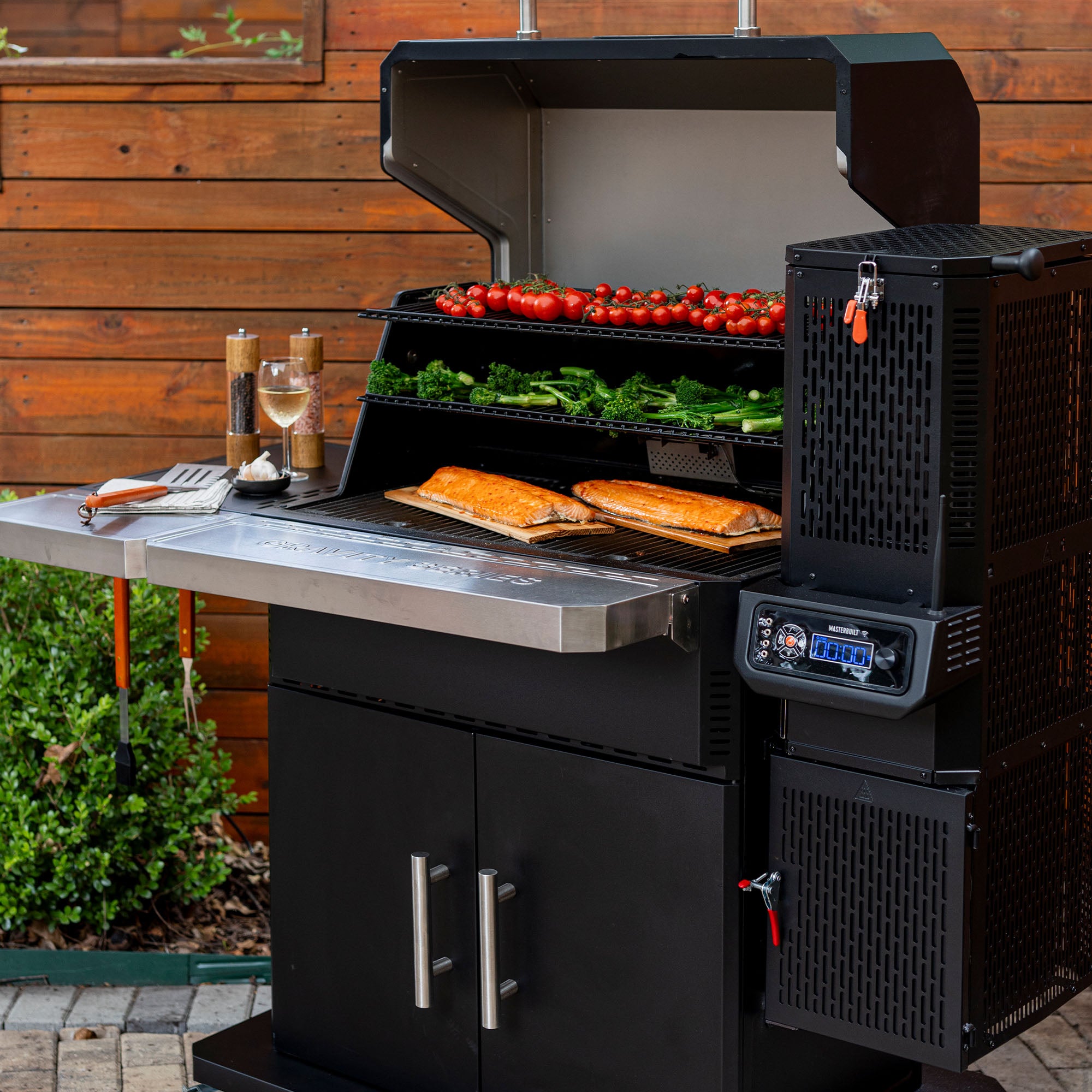 Masterbuilt Gravity Series 1150 Digital Charcoal BBQ + Smoker - MB20041625