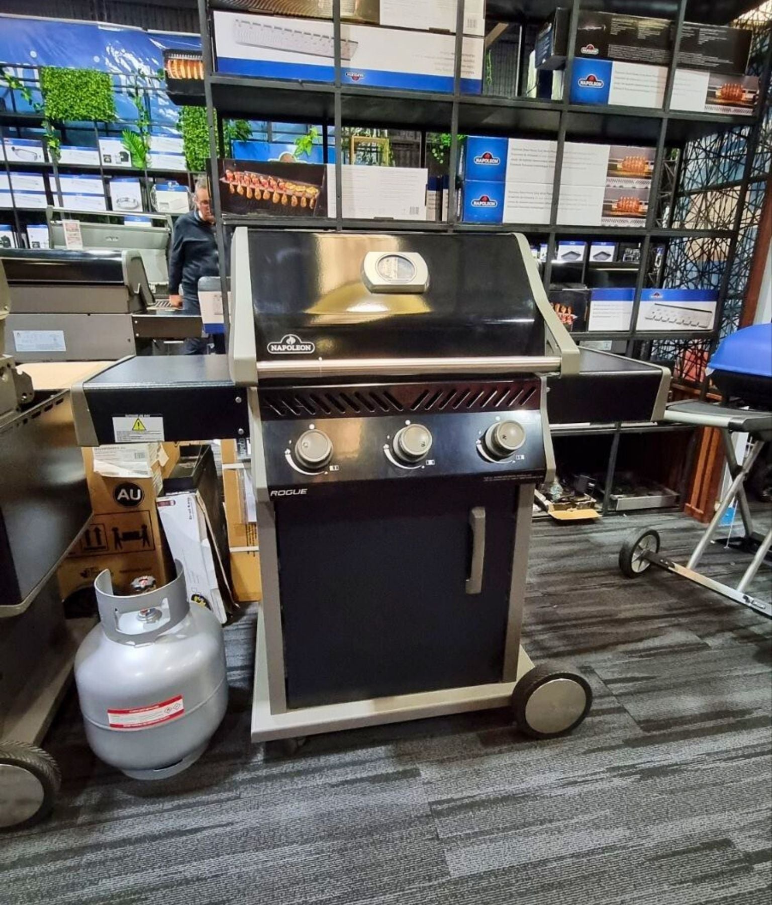 Clearance Sale - Napoleon Rogue 425 3 Burner BBQ