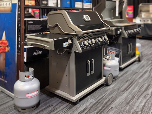 Clearance Sale - Napoleon Rogue Pro 525 Black 4 Burner BBQ with Infrared Sizzle Sideburner