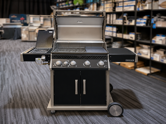 Clearance Sale - Napoleon Rogue Pro 525 Black 4 Burner BBQ with Infrared Sizzle Sideburner