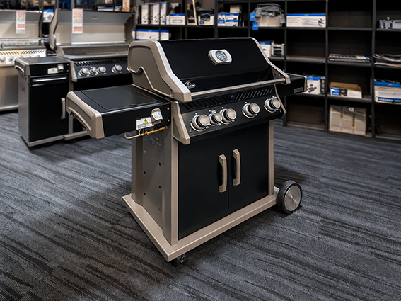 Clearance Sale - Napoleon Rogue Pro 525 Black 4 Burner BBQ with Infrared Sizzle Sideburner
