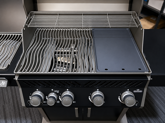Clearance Sale - Napoleon Rogue Pro 525 Black 4 Burner BBQ with Infrared Sizzle Sideburner