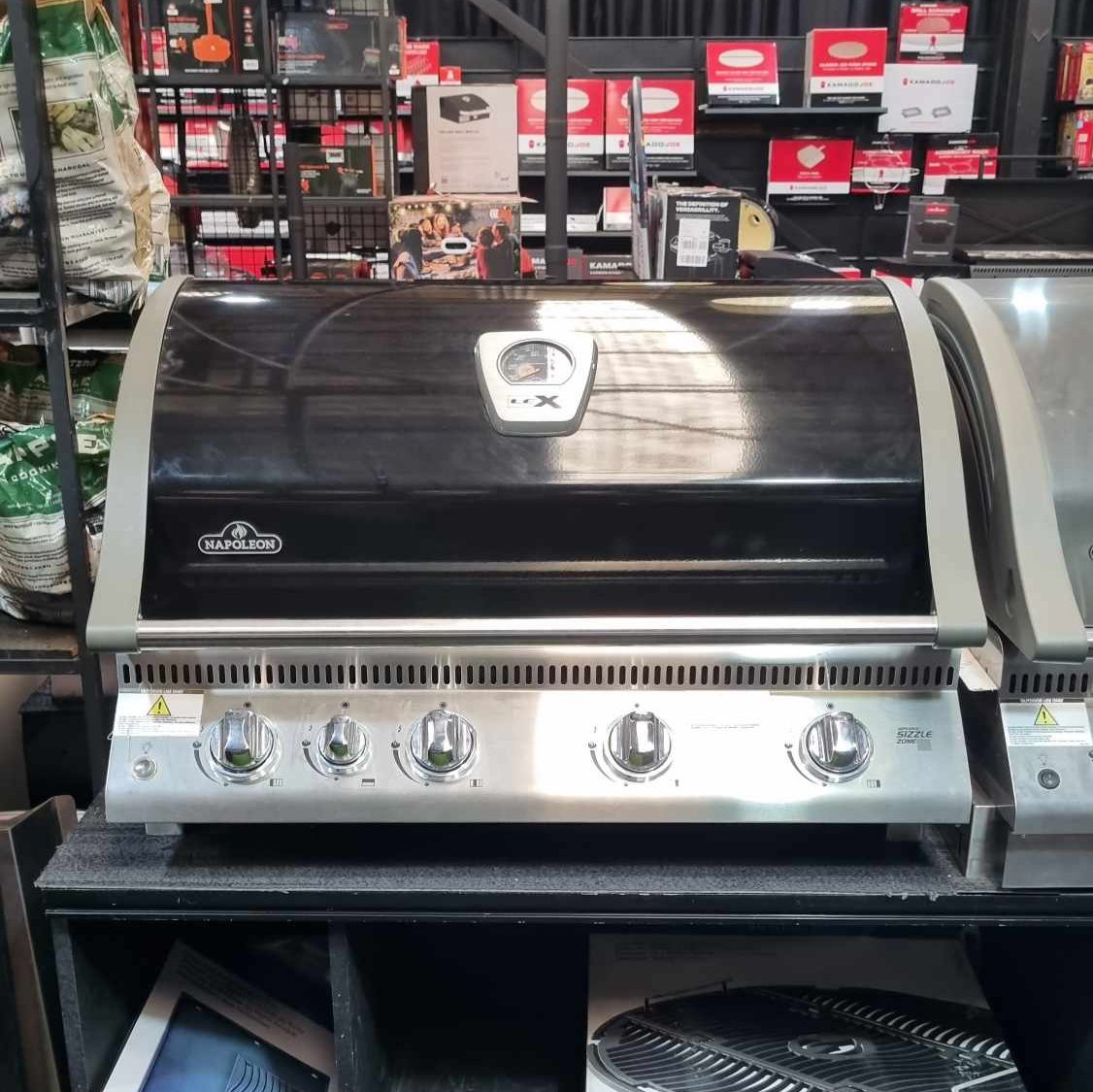 Clearance Sale - Napoleon Black LEX 605 Built In BBQ