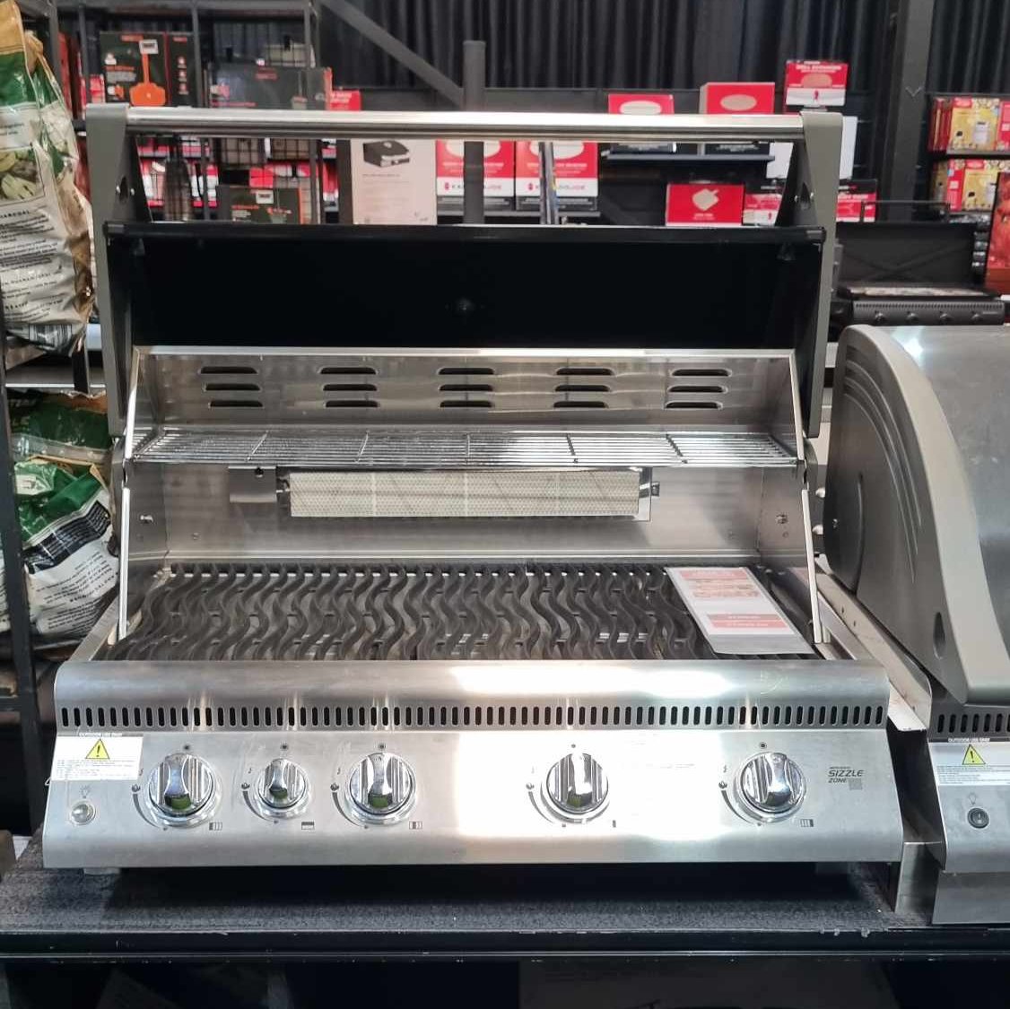 Clearance Sale - Napoleon Black LEX 605 Built In BBQ