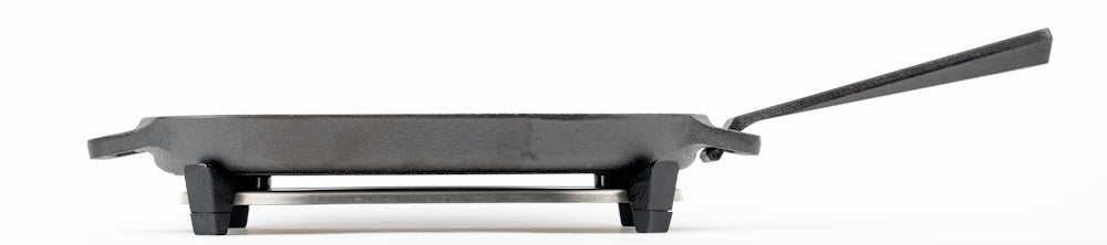 Ooni Cast Iron Sizzler Pan with Removable Handle and Stainless Steel Trivet