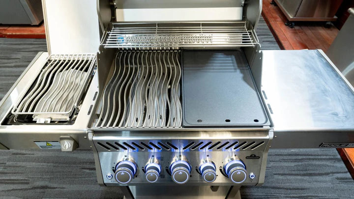 Napoleon Rogue Pro-S 425 Stainless Steel 3 Burner BBQ Essential Bundle