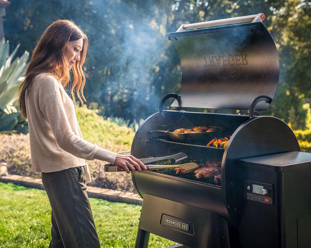 Buy Traeger Ironwood 885 Pellet Grill Master of the Grill Bundle